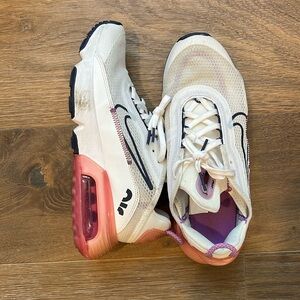 Nike Air Maxes
Youth 6/WOMEN’S 8
White, black, purple, and pink
